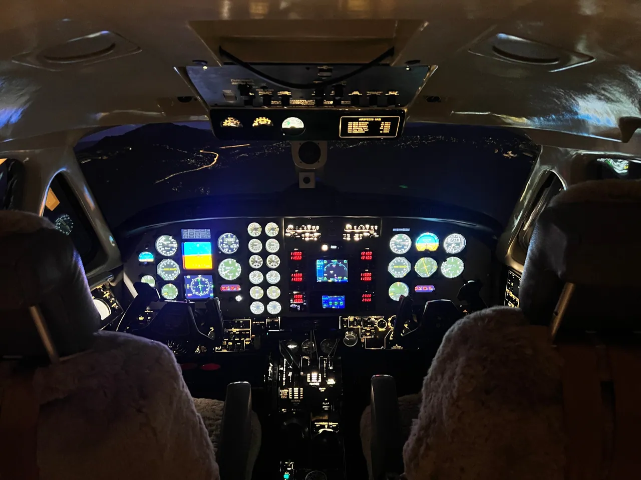 Beechcraft King Air B200 cockpit